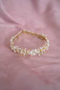 Opaska na głowę na ślub z perłami w kolorze złotym